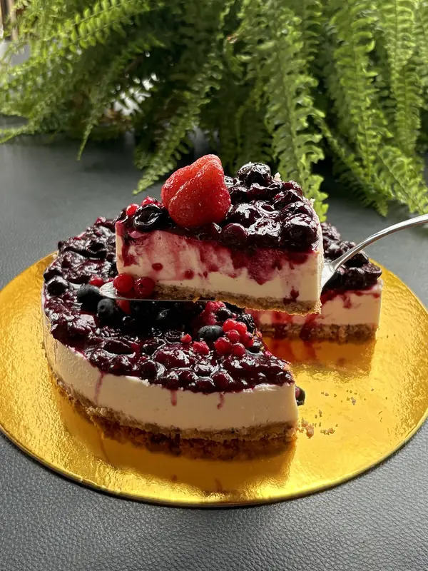 Porción cheesecake frutos rojos